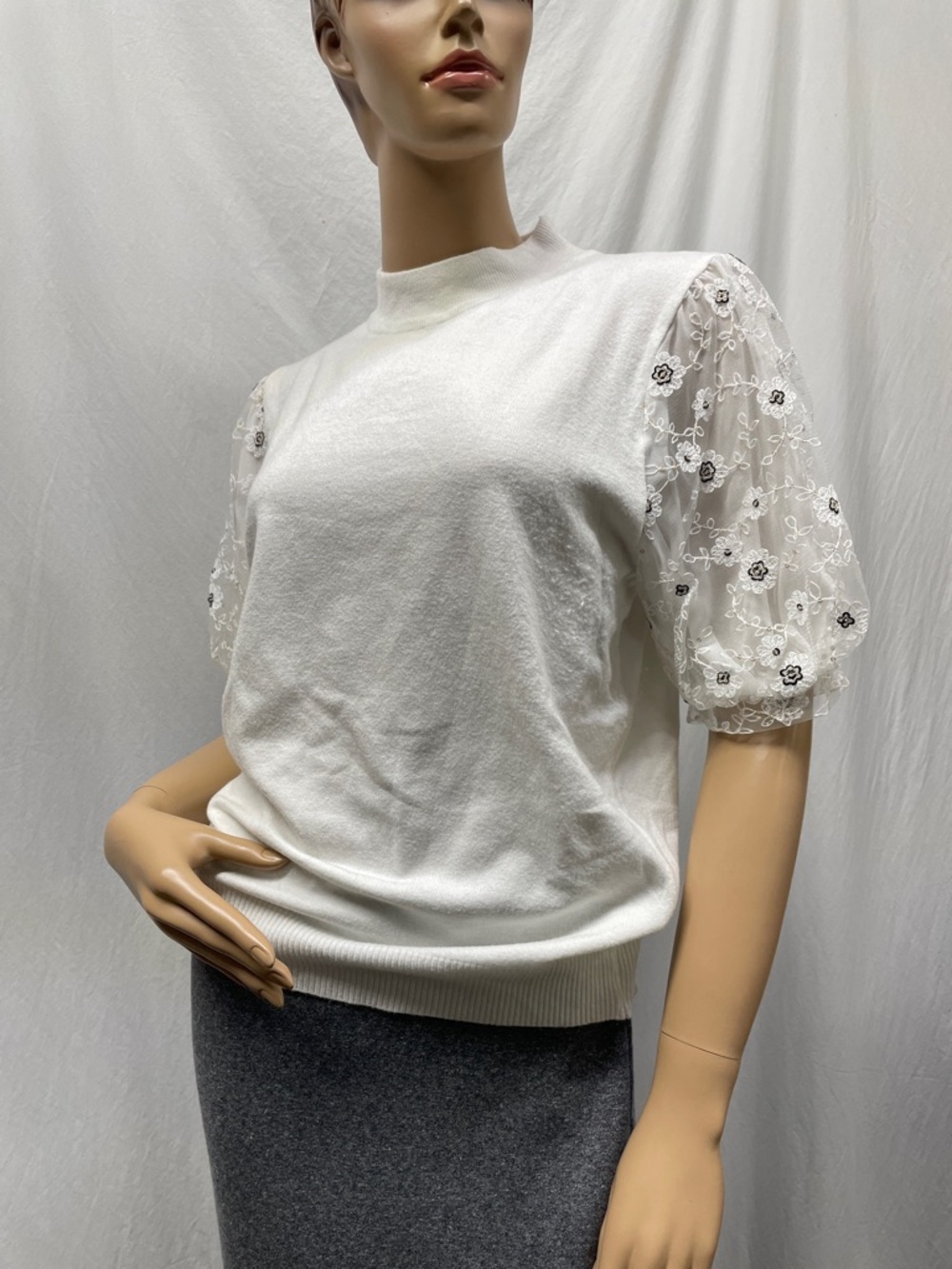 ontwelfth Women's White Puff-Sleeve Embroidered Knit Top